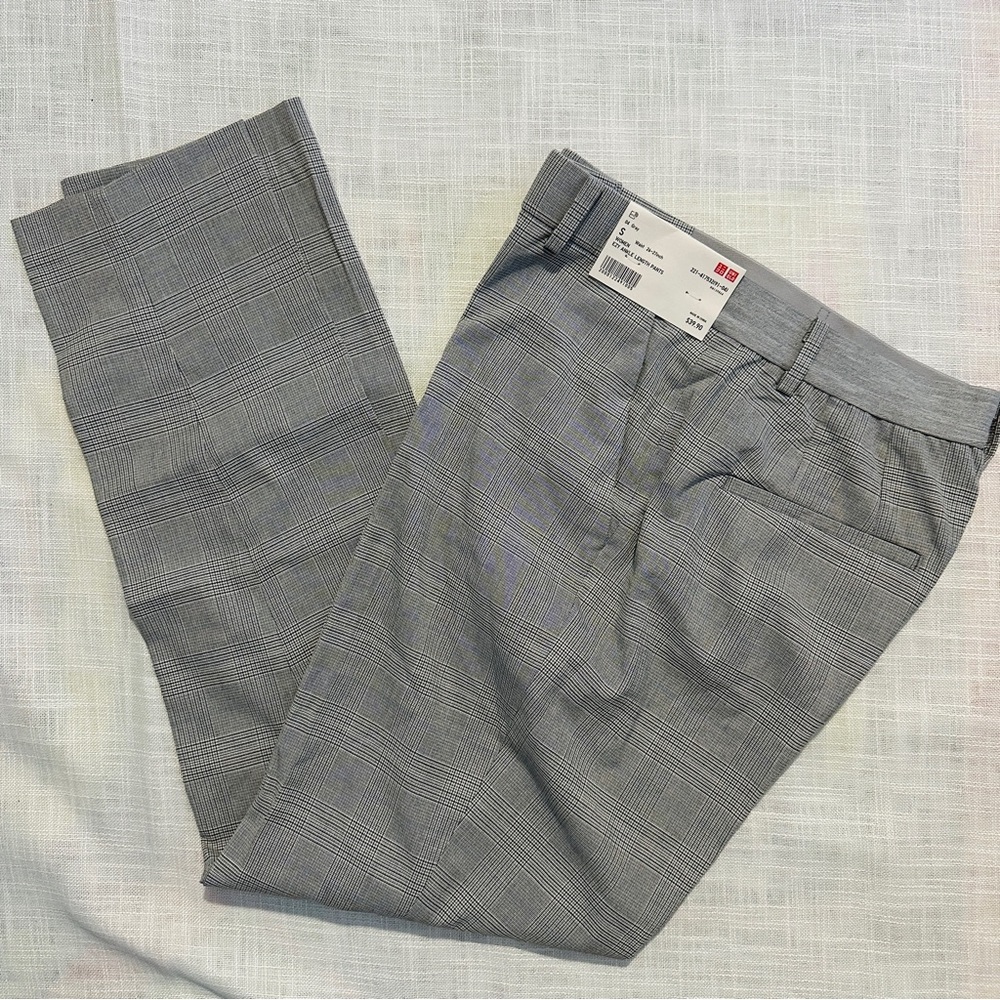 NEW Uniqlo Women gray dress up trousers with elastic waist. Size S